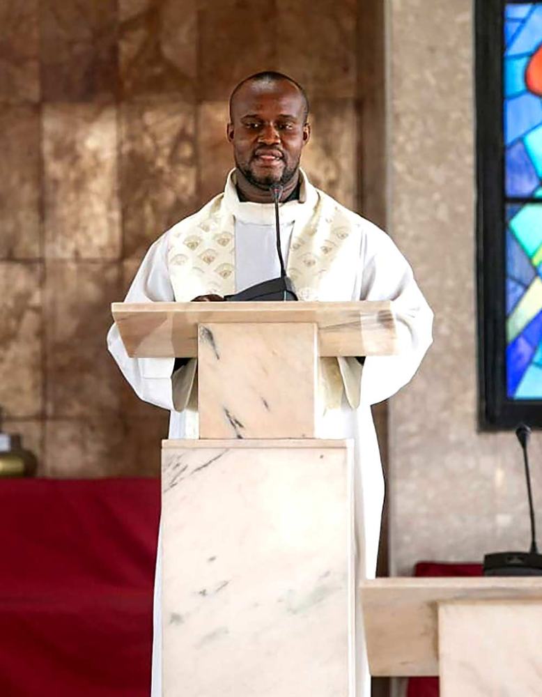 Le prêtre catholique appelle les jeunes à une prise de conscience effective pour donner sens à leur vie.