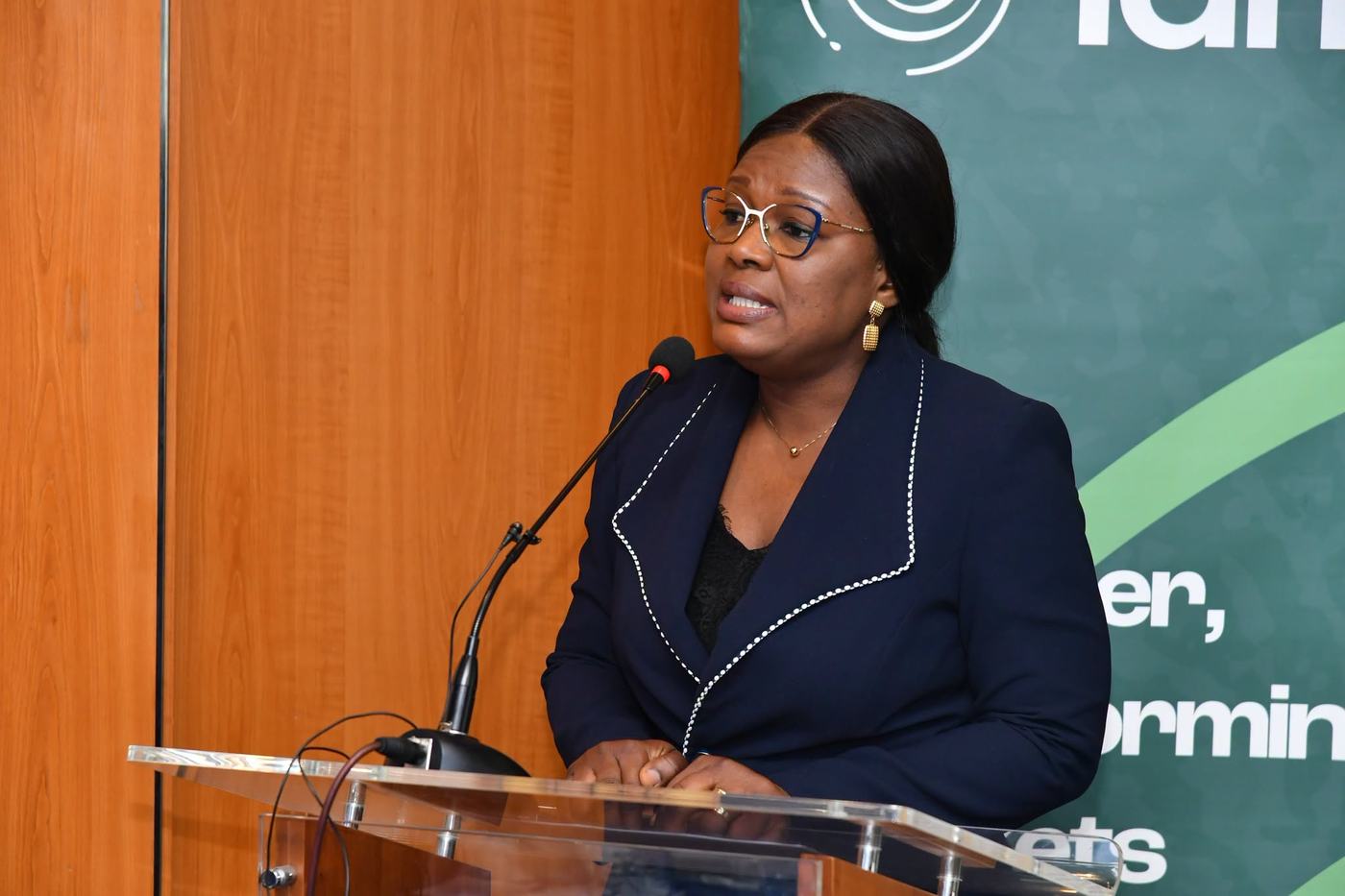 Assande-Flean Josiane, directeur chargé du développement agricole au Conseil du café-cacao, représentant Yves Brahima Koné.