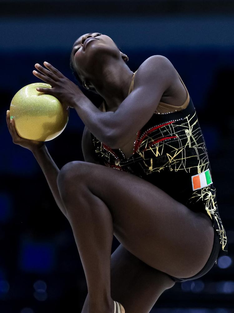 Anaïs Ossonon est une étoile montante de la gymnastique rythmique.