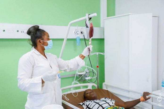 Tout comme de nombreuses ONG qui soutiennent le gouvernement face au coût élevé des traitements, la fondation américaine Max fournit des médicaments pour le soin des leucémies aiguës.