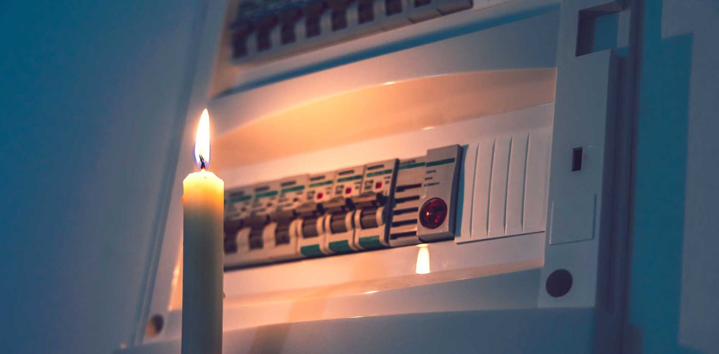 Désormais les lampes solaires et les bougies servent à l’éclairage des ménages/Photo-DR